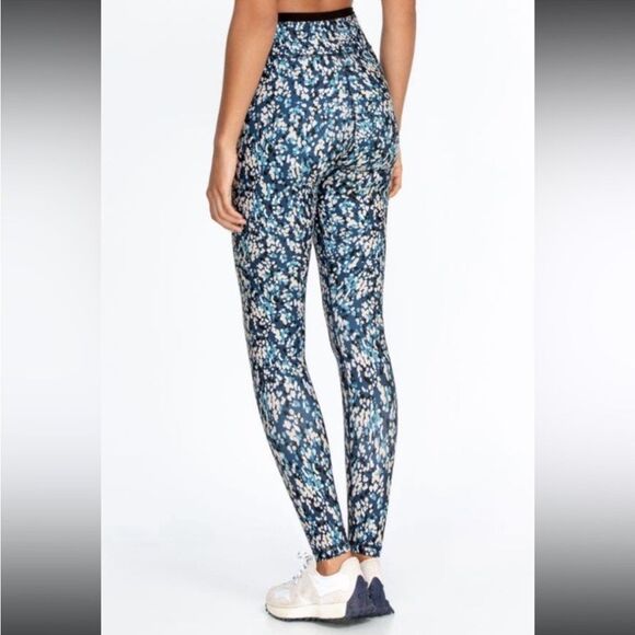 Johnny Was Calme Endurance Athletic Set - Picture 7 of 9